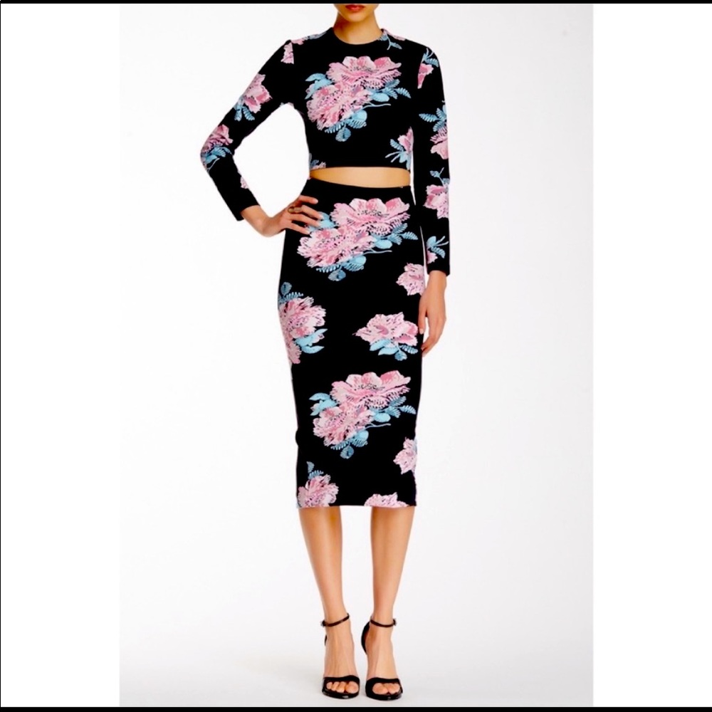 Size 0 matching 2 piece long sleeve and skirt set.
